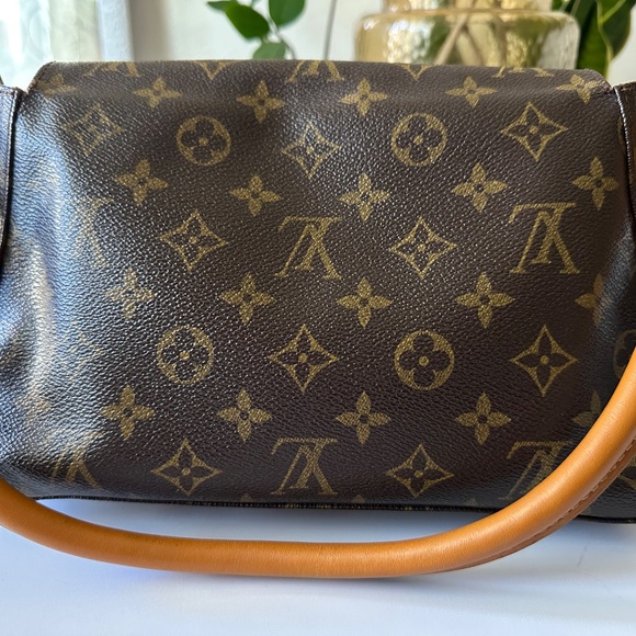 Vintage LV Mini Looping Bag - DC: MI0092 - Includes Cert of Authentication - Picture 10 of 16